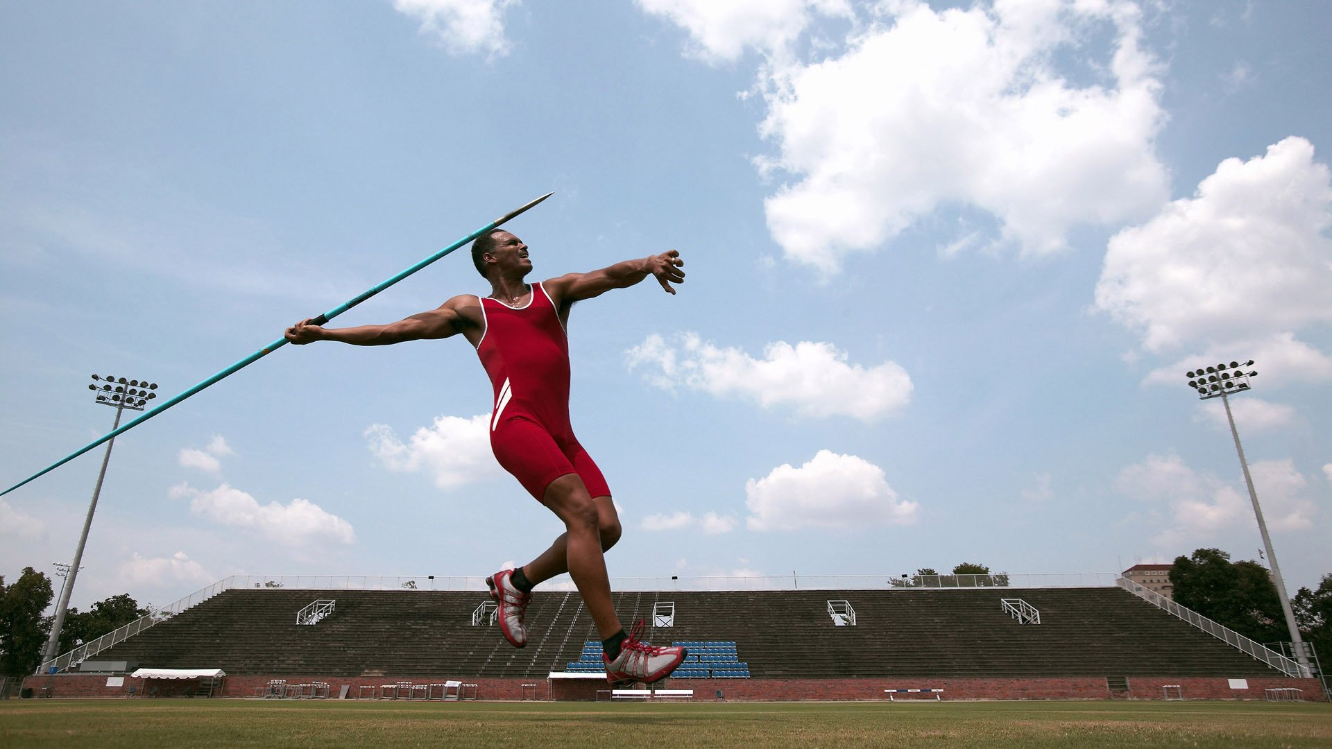 接力女团配合默契 场边掌声雷动,接力赛女子4×200视频